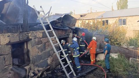 Пожарные потушили огонь в селе Зовуни