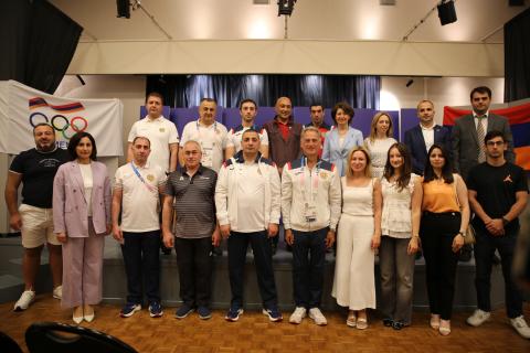 Париж-2024: гимнасты встретились с болельщиками в Доме Армении
