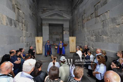 Célébration de Navasard (4517) dans le temple de Garni