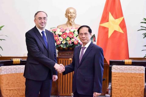 Vietnam’s Foreign Minister briefed on Armenia’s Crossroads of Peace project