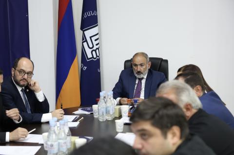 Pashinyan chairs 'Civil Contract' party board meeting