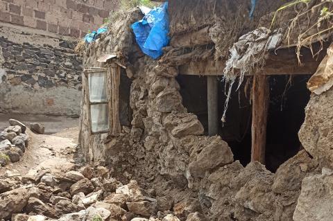 Gobernador de Gegharkunik visitó la aldea de Yeranos para evaluar los daños causados ​​por el terremoto