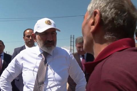 Pashinyan familiarizes himself with construction of residential houses in Paruyr Sevak settlement