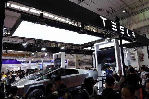 Canada to impose 100% tariff on Chinese EVs, including Teslas