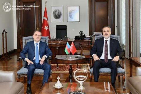 Ministro de Asuntos Exteriores de Azerbaiyán viajó a Turquía