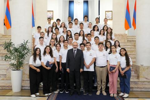 Prime Minister receives the participants of the "Summer School" program of the National Assembly