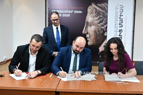 Ceremonial signing of MoU on organizing exhibition featuring bronze statue of Anahit