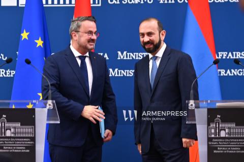 پخش زنده: کنفرانس مطبوعاتی مشترک وزرای امور خارجه ارمنستان و اگزاویه بتل: معاون نخست وزیر، وزیر امور خارجه و تجارت خارجی لوکزامبورگ