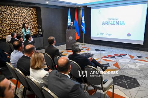 Presentación de la guía turística y de inversiones de Armenia