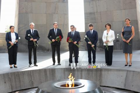 French Foreign Minister visits Armenian Genocide memorial in Yerevan