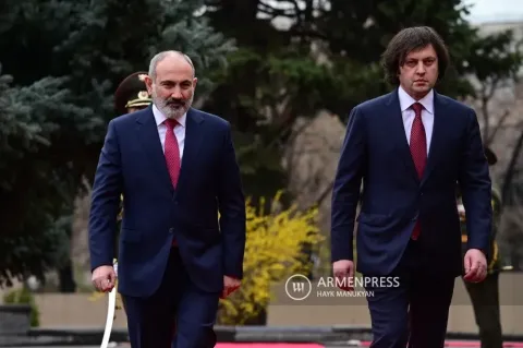 برگزاری مراسم استقبال رسمی از نخست وزیر جمهوری ارمنستان در گرجستان