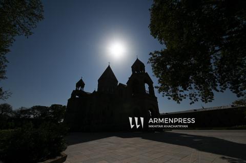 Eçmiadzin Ana Katedrali'nin yeniden kutsanması öncesinde gazetecilere gezi düzenlendi