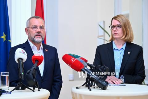 Conférence de presse de Michael Roth, président de la commission des Affaires étrangères du Bundestag