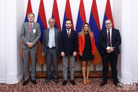 Депутаты НС Армении и челны Венецианской комиссии обсудили проект изменений в закон “О СМИ”