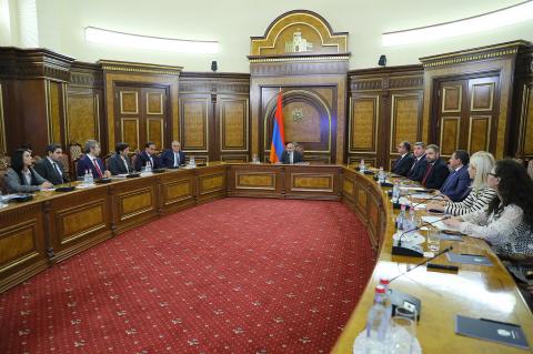 PM Pashinyan chairs discussion on urban development projects of the Yerevan Municipality