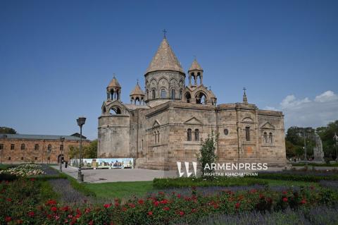 Վերաօծման արարողությանը հաջորդող շաբաթվա բոլոր օրերին Մայր Տաճարում կմատուցվի Սուրբ և Անմահ Պատարագ