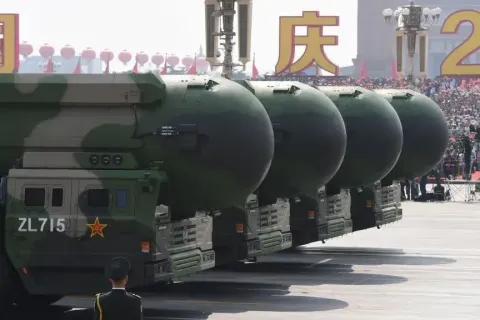 Китай провел испытательный запуск межконтинентальной баллистической ракеты