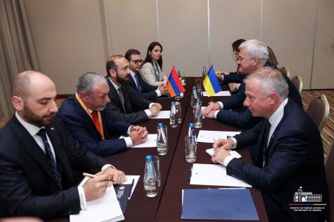 Ministros de Relaciones Exteriores de Armenia y Ucrania conversaron sobre la seguridad regional