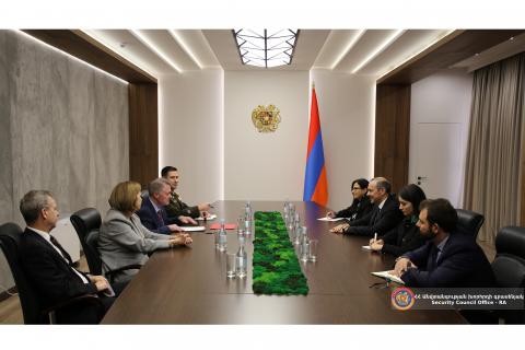 Armenia’s Security Council Secretary meets with U.S. Defense Intelligence Agency official