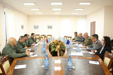 Visite du directeur général de l'État-major militaire international de l'OTAN en Arménie