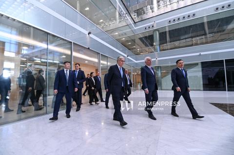 სომხეთისა და ყაზახეთის პრეზიდენტებმა ერთობლივი ტური გამართეს „ასტანა“ საერთაშორისო ფინანსურ ცენტრში