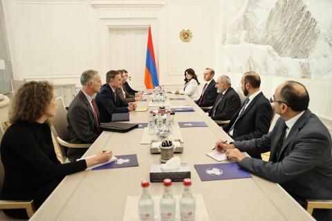 Le Premier ministre Pashinyan a reçu Michael Carpenter, assistant spécial du Président américain