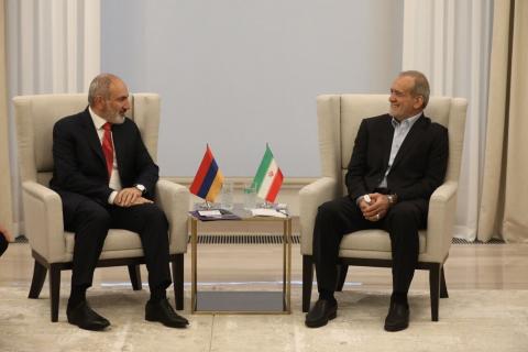 PM Pashinyan holds meeting with Iranian President