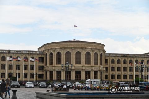 Мэр Гюмри и 14 членов Совета старейшин подали заявление о досрочном прекращении полномочий