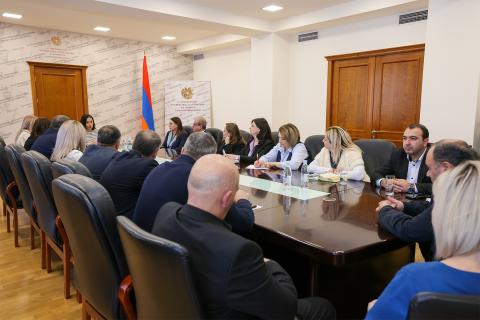 ԿԳՄՍ նախարարի գլխավորությամբ քննարկվել է դպրոցներում անվտանգության ստանդարտների սահմանման խնդիրը