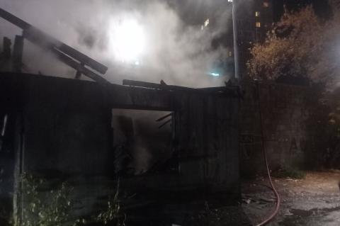 Երևանում մոտ 30 քմ շինությունում հրդեհ է բռնկվել. կա տուժած