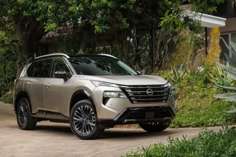 Nissan сократит 9 тыс. рабочих мест на фоне падения прибыли на 93,5%
