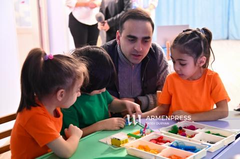 Քաղաքապետ Տիգրան Ավինյանը ծանոթացավ Երևանի մանկապարտեզներում ներդրված ռոբոտաշինության դասընթացին