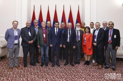 Armenian Deputy Speaker of Parliament hosts renowned scientists participating in Microelectronics International Forum