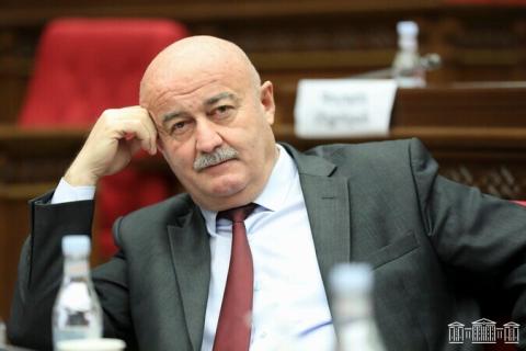 Աղազարյանը հերքում է մանդատը վայր դնելու տեղեկությունը. «Արմենպրես»-ը ստուգում է հրաժարականների մասին լուրերը