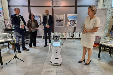 BTA. Varna Library Presents Bulgaria's First Humanoid Robot in Public Library