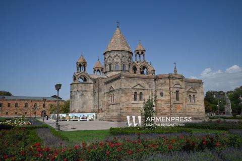 Ordenación sacerdotal en la Santa Sede de Etchmiadzin