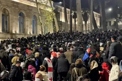 В Тбилиси проходит очередной антиправительственный митинг