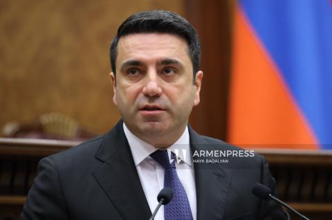 Եթե Աղազարյանը իրեն թիմից դուրս է դնում, այդ թիմի հետ ճանապարհ այլևս չունի շարունակելու․ Ալեն Սիմոնյան