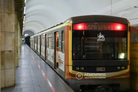 В день зажжения огней главной елки ереванский метрополитен будет работать до 01:00