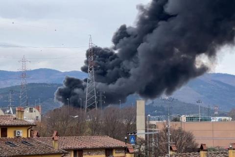 An explosion at a fuel depot in central Italy kills 2 and injures 9