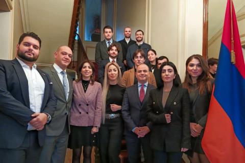 High Commissioner for Diaspora Affairs meets with French-Armenian youth in Paris