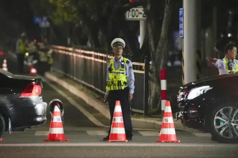 В Китае приговорили врезавшегося в толпу водителя к смертной казни