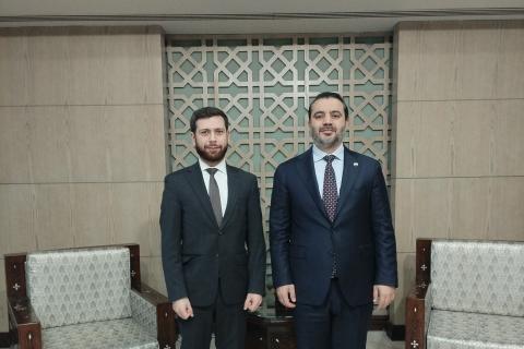 Armenian official visits Syria