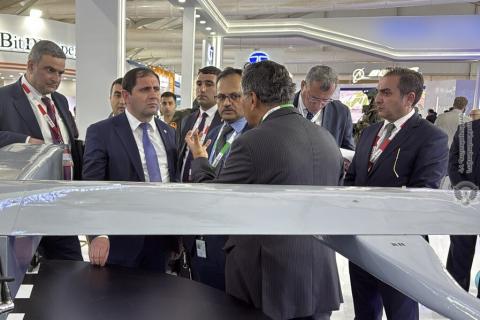 Armenian Defense Minister participates in “Aero India” exhibition opening