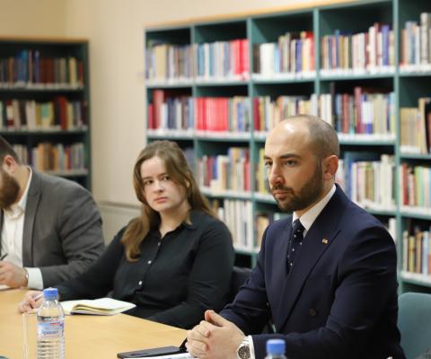 مشاور وزیر امور خارجه جمهوری ارمنستان با دانشجویان دانشگاه جورج‌تاون آمریکا دیدار و گفتگو کرد