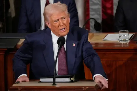 Трамп отменил на месяц пошлины для некоторых автопроизводителей Канады и Мексики