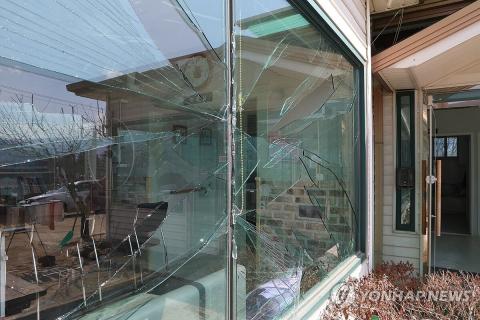 В Южной Корее истребитель по ошибке сбросил бомбу на жилой район. Есть 7 раненых
