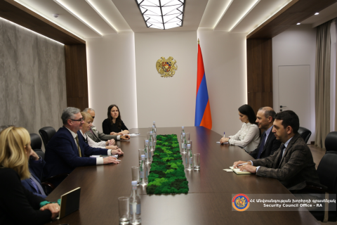 Armenia Security Council Chief receives Czech Parliament's European Affairs Committee Chair