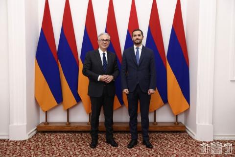 Armenian lawmakers meet with PACE president