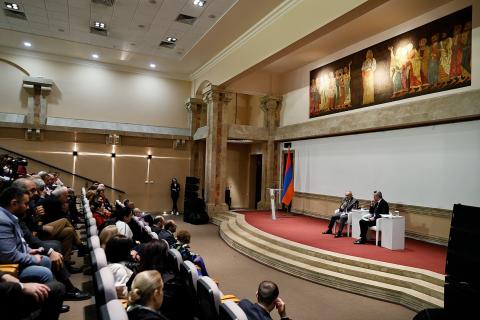 Վարչապետը հանդիպել է նոր ձեւավորված Հանրային խորհրդի անդամների հետ